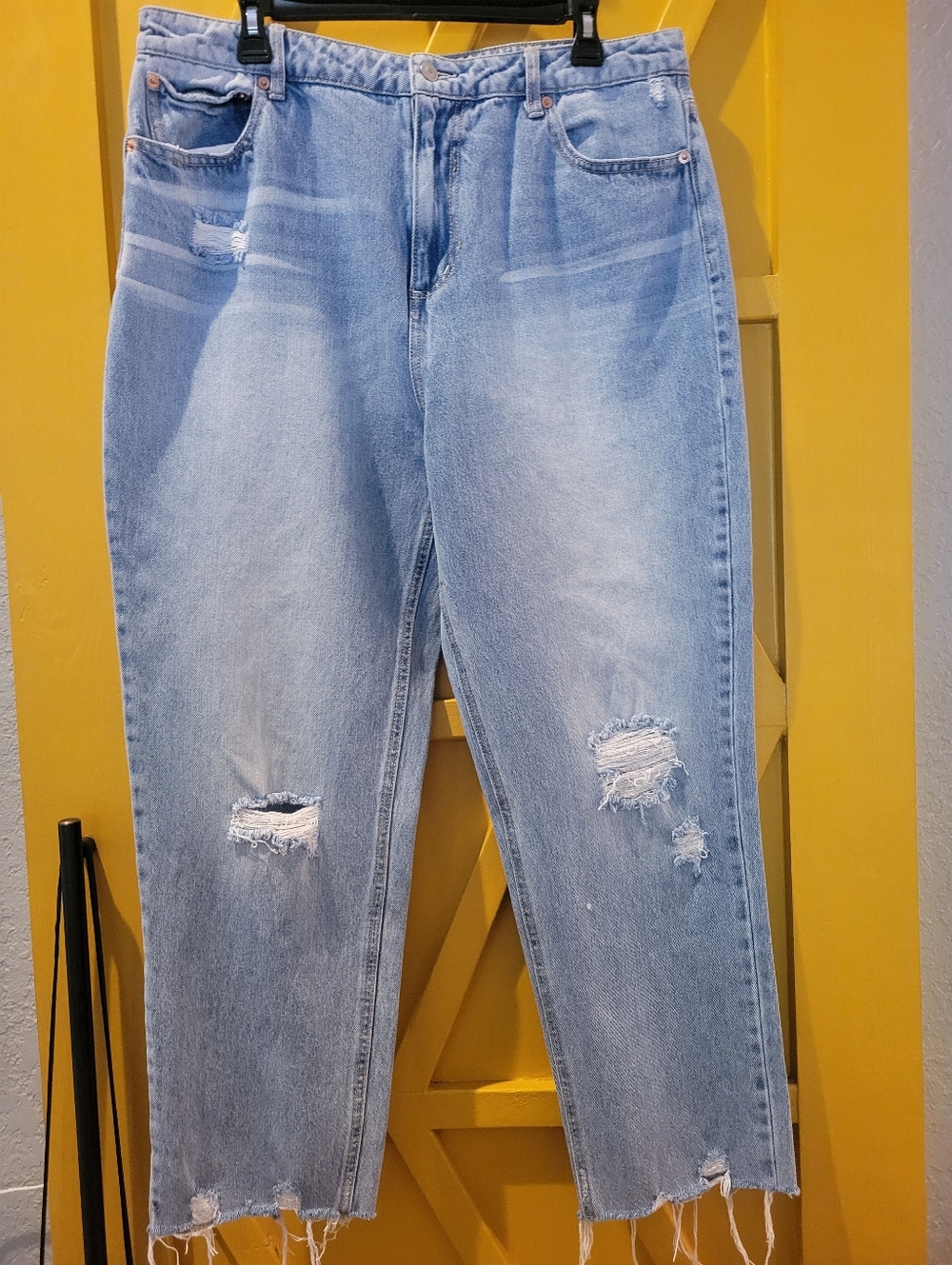 NO Boundaries Light Blue Distressed Women’s Jeans